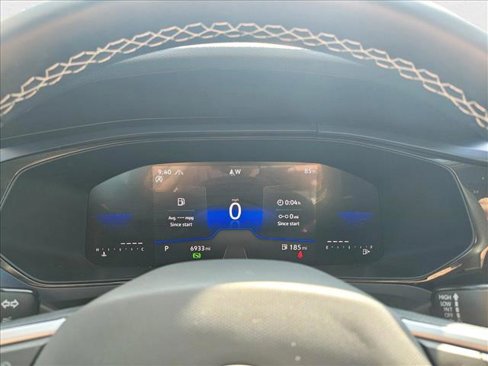 Certified 2024 Volkswagen Taos SE image 10