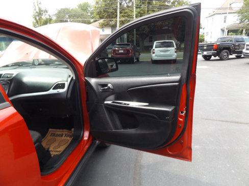 Used 2014 Dodge Journey SXT w/ Flexible Seating Group image 28