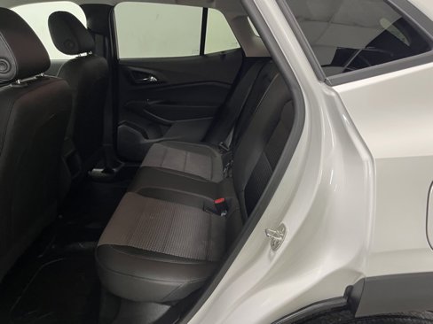 Used 2025 Chevrolet Trax LT w/ LT Convenience Package image 19
