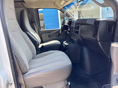 Used 2017 Chevrolet Express 2500 image 19