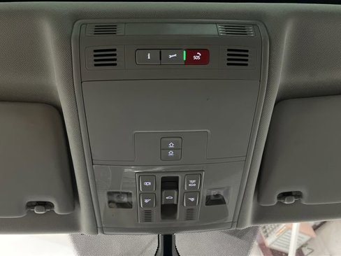 Used 2020 Volkswagen Tiguan SE w/ Panoramic Sunroof Package image 25