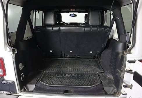 Used 2016 Jeep Wrangler Unlimited Sahara w/ Connectivity Group image 8
