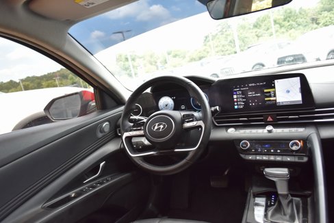 Used 2023 Hyundai Elantra Limited image 16
