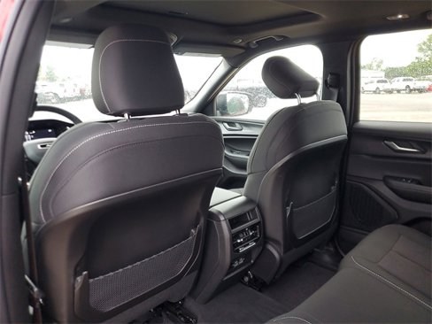 New 2025 Jeep Grand Cherokee Laredo X image 10