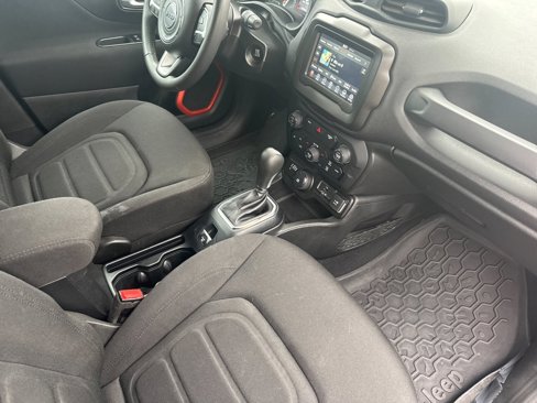 Used 2020 Jeep Renegade Latitude image 16