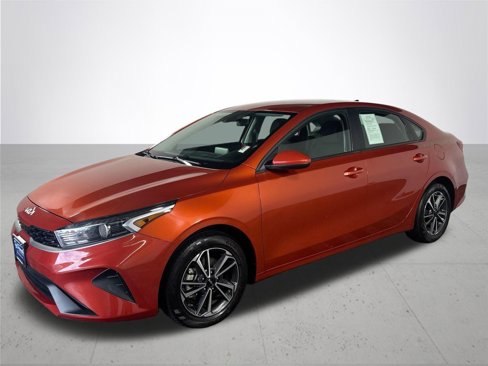 Used 2023 Kia Forte LXS image 2