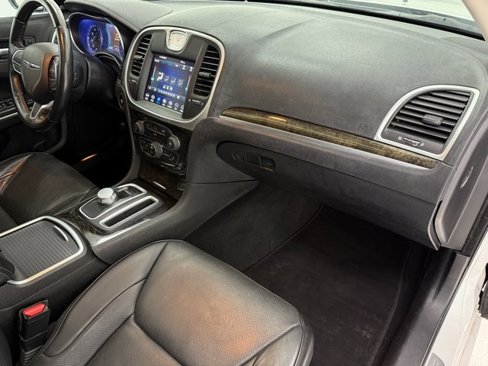 Used 2019 Chrysler 300 Limited image 9