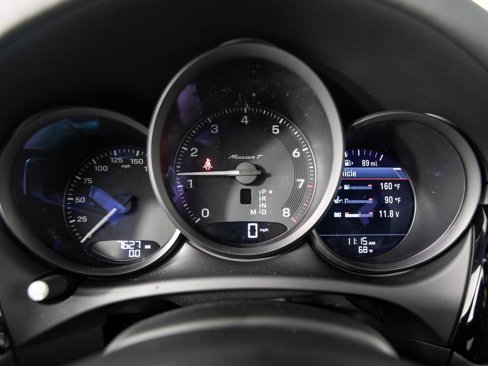 Certified 2025 Porsche Macan Turbo image 31