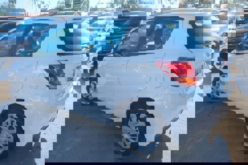 Used 2015 Toyota Yaris L image 4