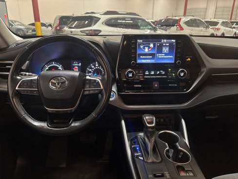 Used 2021 Toyota Highlander LE image 12