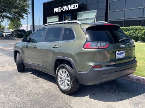 Used 2019 Jeep Cherokee Latitude w/ Popular Appearance Group image 4