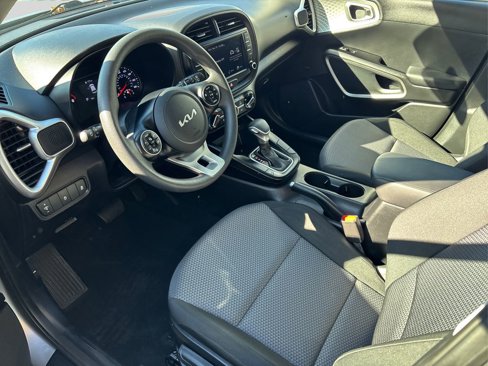 Used 2022 Kia Soul LX image 9