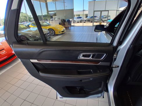 Used 2016 Ford Explorer Platinum image 20