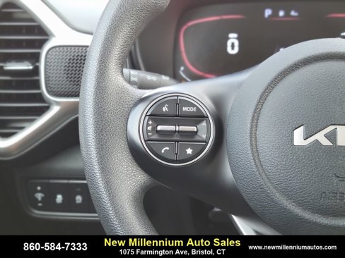 Used 2023 Kia Soul LX w/ LX Technology Package image 26