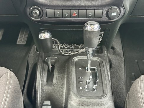 Used 2014 Jeep Wrangler Unlimited Sahara image 15