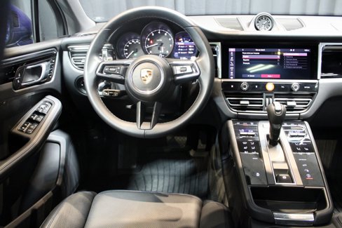 Certified 2024 Porsche Macan image 19