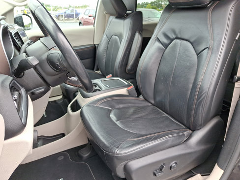 Used 2017 Chrysler Pacifica Touring-L Plus image 17