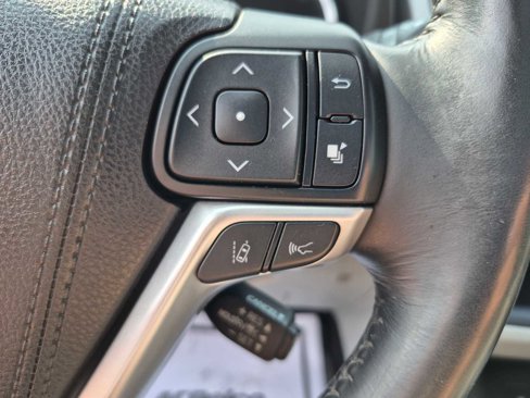 Used 2017 Toyota Highlander Limited Platinum image 18