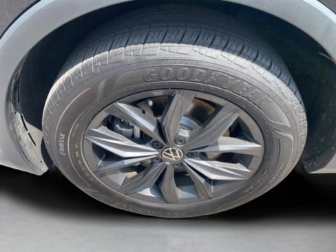 Used 2024 Volkswagen Tiguan SE image 13