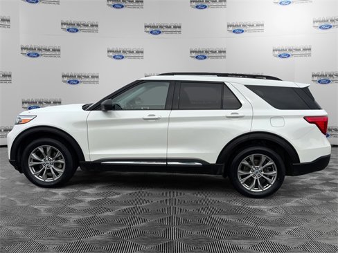 Used 2022 Ford Explorer XLT w/ Equipment Group 202A image 2