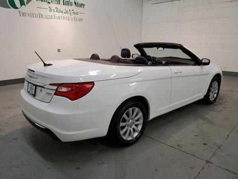 Used 2013 Chrysler 200 Touring image 10