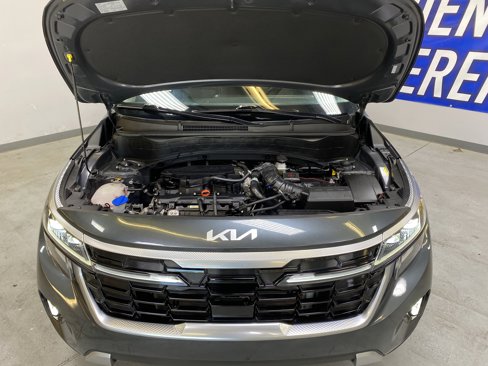 Used 2024 Kia Seltos SX w/ SX Sunroof Package image 9