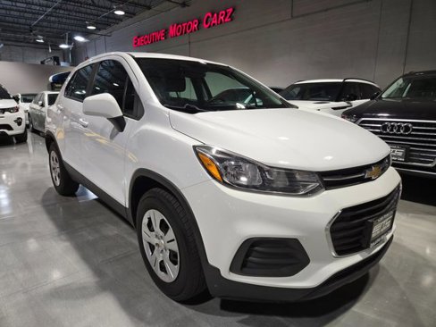 Used 2017 Chevrolet Trax LS image 1
