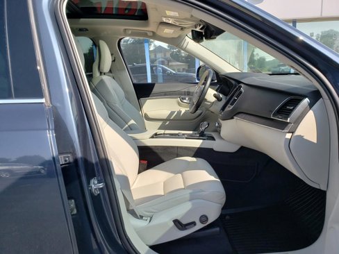 Used 2020 Volvo XC90 T5 Momentum w/ Protection Package image 16