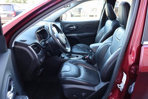 Used 2019 Jeep Cherokee Limited image 10