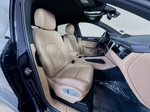 Certified 2022 Porsche Macan image 22