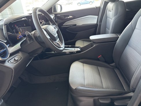 New 2025 Chevrolet Trax LT w/ Sunroof Package image 7