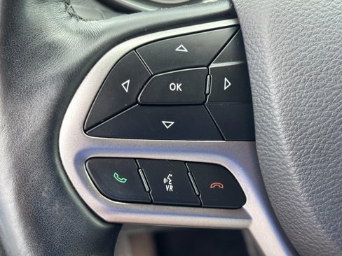 Used 2019 Jeep Cherokee Latitude Plus w/ Cold Weather Group image 17