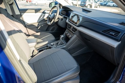 Certified 2022 Volkswagen Taos SE image 30