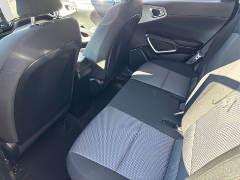 Used 2022 Kia Soul LX image 10