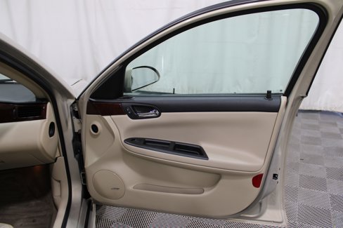Used 2011 Chevrolet Impala LTZ image 25