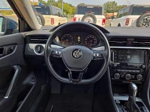 Used 2020 Volkswagen Passat 2.0T SE image 18