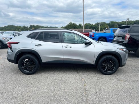 Used 2024 Chevrolet Trax ACTIV w/ Driver Confidence Package image 2
