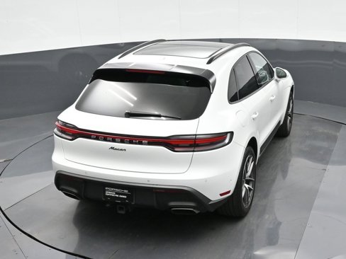 Used 2025 Porsche Macan image 28