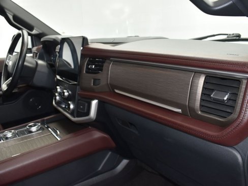 Used 2023 Ford Expedition Limited image 24