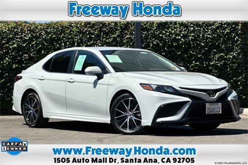 Used 2022 Toyota Camry SE image 1
