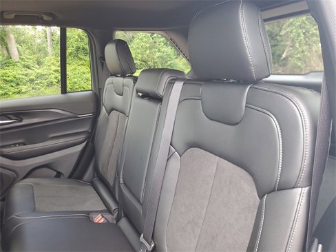 New 2025 Jeep Grand Cherokee Altitude image 9