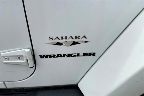 Used 2016 Jeep Wrangler Sahara w/ Connectivity Group image 9