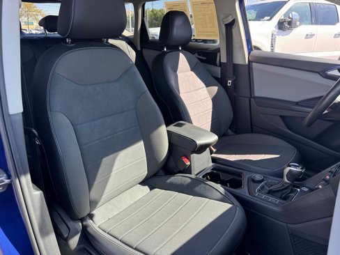 Used 2022 Volkswagen Taos SE image 32