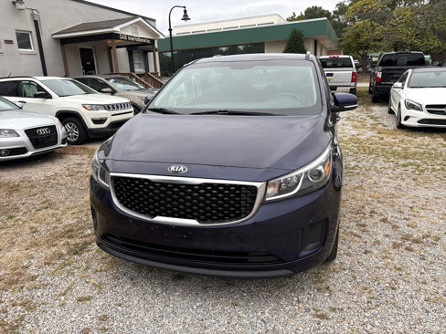 Used 2018 Kia Sedona LX w/ LX Essentials Premium Package image 2