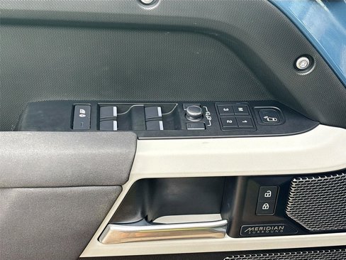 Used 2022 Land Rover Defender 110 SE image 19