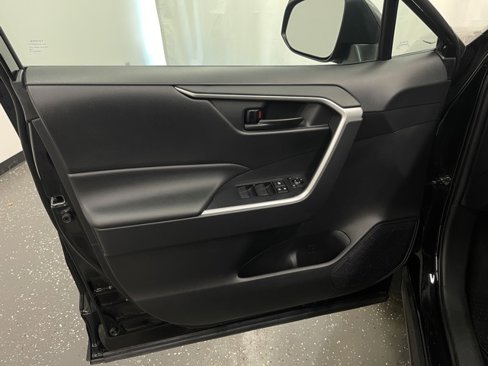 Certified 2020 Toyota RAV4 LE image 9