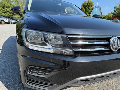 Used 2020 Volkswagen Tiguan SE w/ Panoramic Sunroof Package image 27