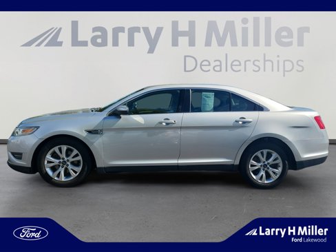 Used 2010 Ford Taurus SEL image 2
