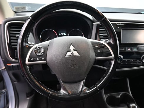Used 2015 Mitsubishi Outlander SE image 14