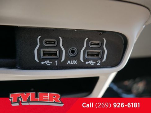 Used 2023 Chrysler Pacifica Touring-L image 34